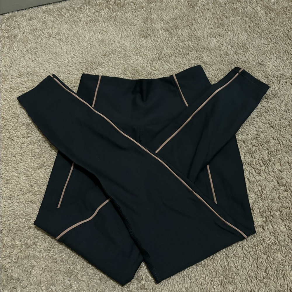 BLACK LEGGINGS